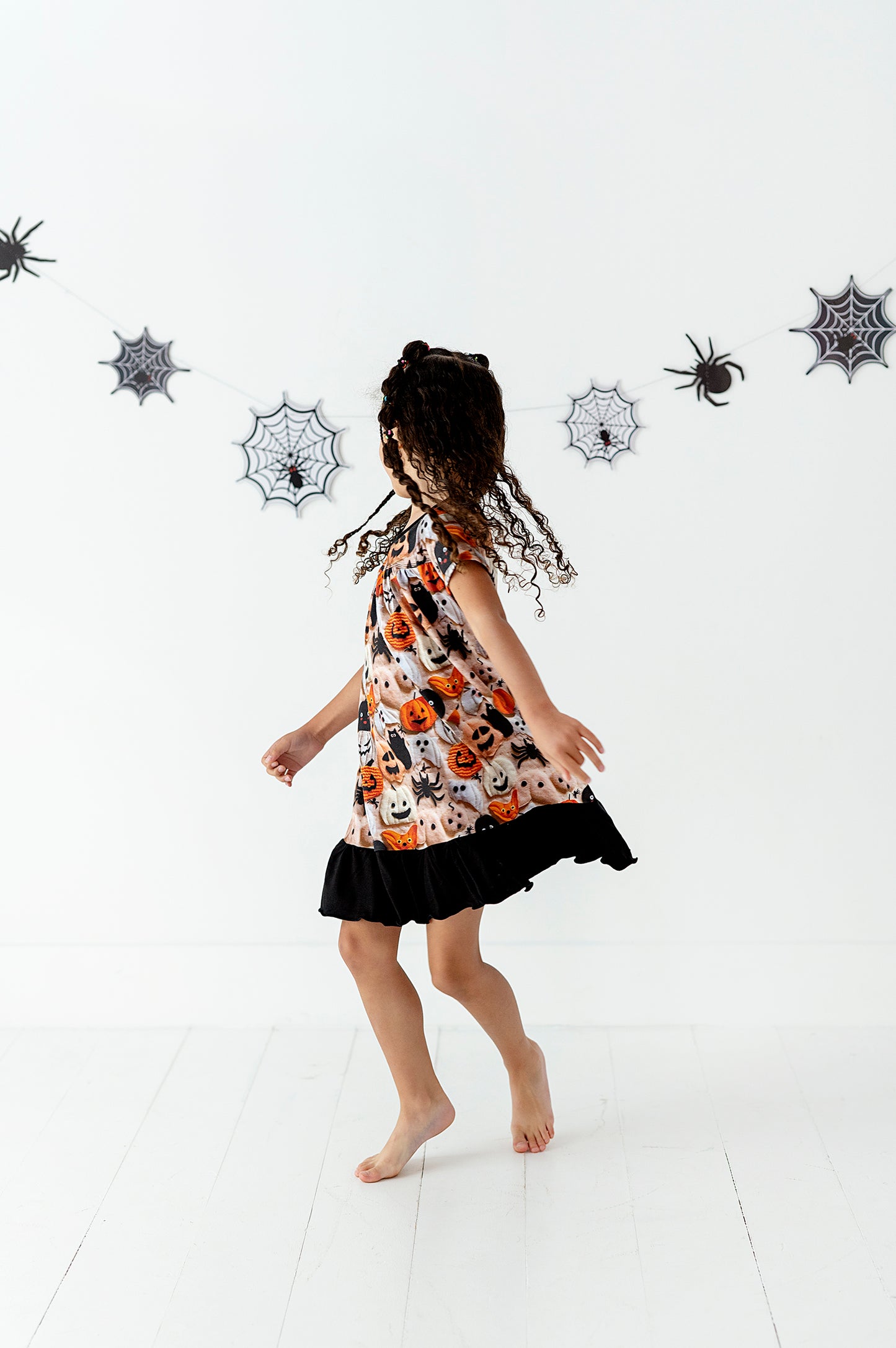 Single Ruffle Nightgown- Feltie Ghosts